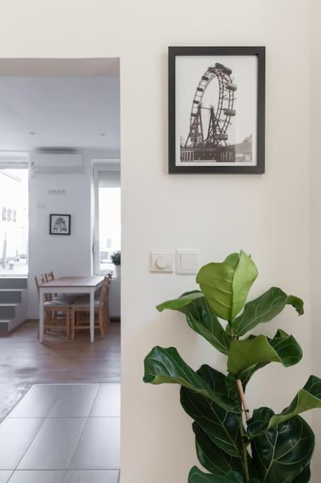 Grosse Terrasse, Klimaanlage Und U-Bahn Naehe Apartment Wien Ngoại thất bức ảnh