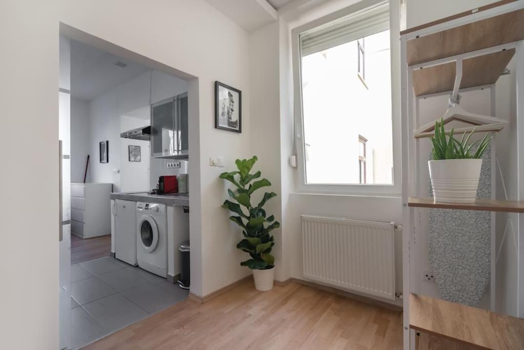 Grosse Terrasse, Klimaanlage Und U-Bahn Naehe Apartment Wien Ngoại thất bức ảnh
